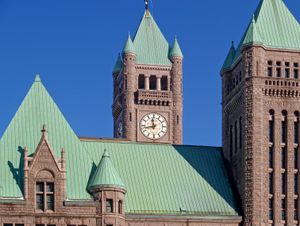 녹청으로 코팅된 미네아폴리스 시청의 구리 지붕