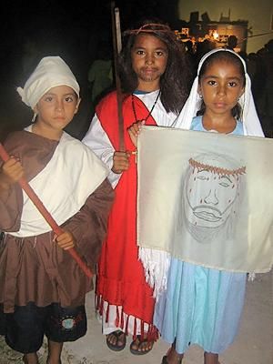 성경 속 인물과 기독교 성인으로 분장한 벨리즈 아이들
