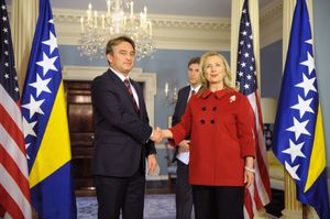 젤리코 콤시치, 보스니아 헤르체고비나 대통령단의 크로아티아계 구성원, 그리고 힐러리 클린턴, 미국 국무장관 (2011년 12월 13일)