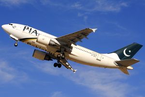 파키스탄 국제항공의 A310-300. 주익의 날개 끝에는 윙팁 펜스가 장착되어 있다.