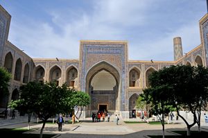 사마르칸트의 울루크 베그 마드라사(15세기)의 안뜰