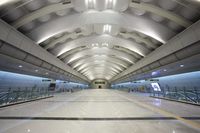 지하철 9호선 고속터미널역의 내부모습.