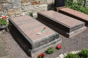 독일 뢰켄에 있는 니체의 묘.