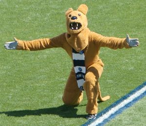2007년 비버 스타디움에서 펜실베이니아 주립대학교 니타니 라이온스의 마스코트인 니타니 라이온 모습