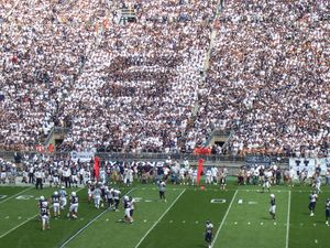 2007년 비버 스타디움 학생석의 "S-Zone" (State를 나타냄)