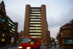 다쓰오카몬(龍岡門)