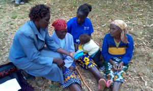 케냐에서 농부들에게 정보를 전파하는 데 사용된 오디오북