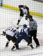 2009년 프리시즌 동안 노퍽 애드미럴스와 경기하는 허시 베어스