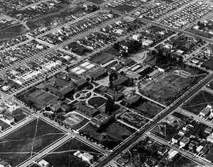 1922년 캘리포니아 대학교 남부 분교 버몬트 캠퍼스