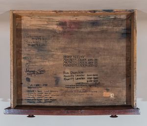 민주당 지도부, 로버트 버드를 포함한 상원 의원들이 사용했던 상원 책상 서랍