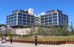스탠퍼드 대학교 의료 센터(Stanford University Medical Center)는 스탠퍼드 대학교(Stanford University)와 제휴되어 있으며 종양학(oncology), 정형외과(orthopedics), 위장병학(gastroenterology)과 같은 전문 분야로 유명하다.
