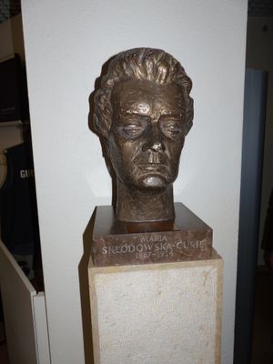 마리 스쿼도프스카-퀴리 흉상, CERN 박물관, 스위스, 2015