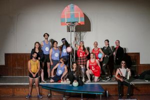 2018년, 독립 극단인 스테어웰 극장(Stairwell Theater)은 농구를 테마로 한 「로미오와 줄리엣」을 공연했다.