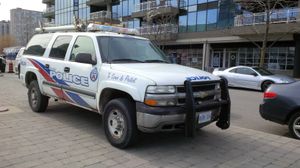 토론토에서 경찰차로 사용되는 9세대 서버번.