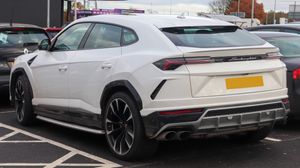 람보르기니 우루스 (후면)