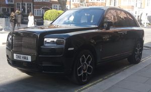 롤스로이스 컬리넌 블랙 배지 전면