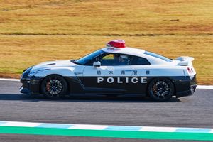 퍼레이드랩 선두를 지휘하는 도치기현경찰의 교통단속용 4륜차 (교통단속용 무선자동차) (2018년 11월 제8전)