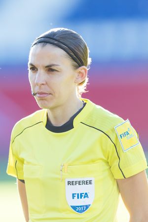 스테파니 프라파르, 경기의 주심