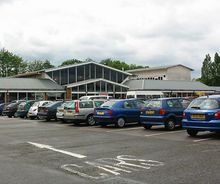 영국의 첫 번째 고속도로 휴게소인 왓퍼드 갭 서비스(Watford Gap services) (2006년 5월 촬영, 1959년 11월 개장)