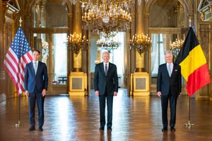알렉산더르 더크로가 2021년 6월 15일 조 바이든 미국 대통령 및 필리프 벨기에 국왕과 함께