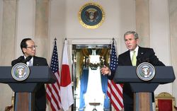 후쿠다 전 총리와 부시 전 대통령.