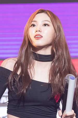 2016 MTV 아시아 뮤직 스테이지에서 권은빈