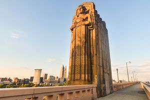 호프 기념교의 "교통 수호자" 중 하나