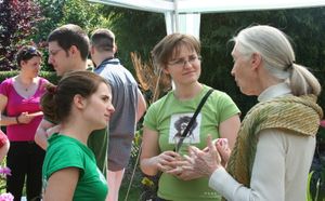 2009년 헝가리 루츠 앤 슈츠 그룹 회원들과 함께한 구달