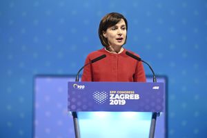 2019년 자그레브에서 열린 유럽 인민당 대회에 참석한 산두