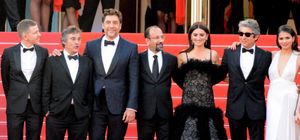 하비에르 바르뎀(Javier Bardem), 페넬로페 크루즈(Penélope Cruz), 파르하디(Farhadi)와 영화 《모두 알고 있다(Everybody Knows)》의 출연진이 2018 칸 영화제(2018 Cannes Film Festival)에 참석하다