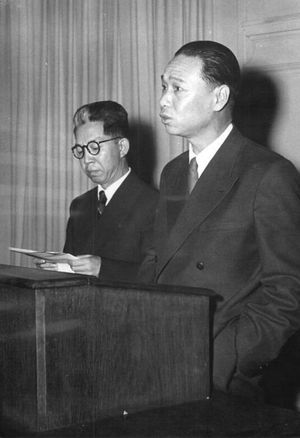 중국 전 외무대신 지펑페이(오른쪽)