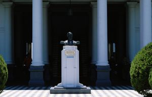 아순시온에 있는 솔라노 로페스의 흉상