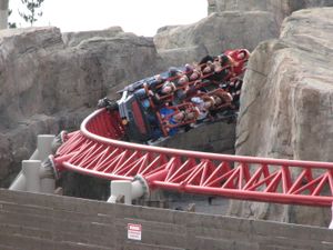 2007년 새롭게 선보인 매버릭(Maverick)은 "2007년 최고의 신규 놀이기구" 상을 수상했다.