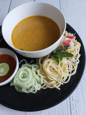 조호락사는 삶은 스파게티를 사용하는 것으로 유명하다.