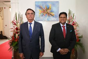 2022년 1월 자이르 보우소나루 브라질 대통령과 함께한 산토키