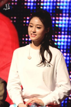 2015년 10월 11일 홍콩 팬미팅에서 공연 중인 설현