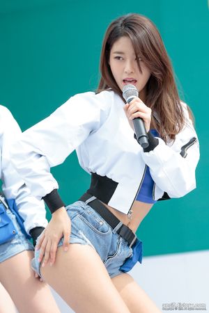 2018년 제54회 백상예술대상 시상식에서 설현