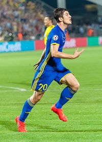 2016년 아약스와의 경기에서의 아즈문