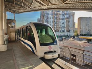 밀라셴코바 거리 역의 모스크바 모노레일 열차