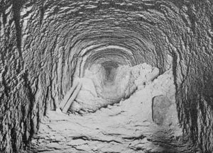 멘투호테프 2세의 무덤으로 이어지는 통로