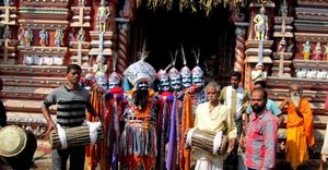  사히 야트라 기간 중 공연되는 연극 장면