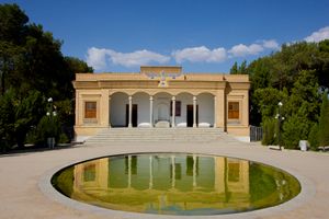 이란의 야즈드 아타쉬 베흐람은 조로아스터교에서 가장 높은 등급의 불당인 아타쉬 베흐람이다.