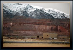 캘리포니아 제퍼 열차에서 촬영한 론 트리 금광; 삼림 벌채의 규모를 보여줌