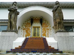 어니스트 루트비히 궁전, 정문