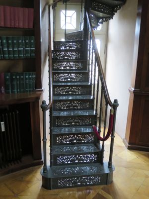 헤른스하임 성(Herrnsheimer Schloss) 도서관의 주철 계단. 1842년 마인츠에서 열린 제1회 독일 산업 박람회에 처음 전시되었다.