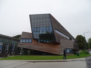 물리학과 옆에 위치한 오그던 기초물리학 센터