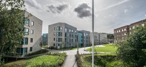 마운트 오스월드 부지의 사우스(왼쪽)와 존 스노우(오른쪽) 대학