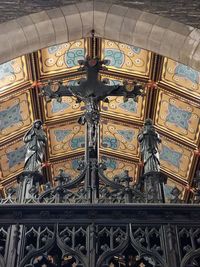 굿 셰퍼드 교회의 로이드 스크린과 제대 천장(펜실베이니아주 로즈몬트, 고교파)