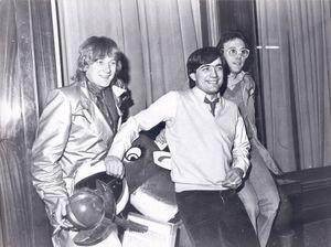 버글스: 제프 다운스 (맨 왼쪽)와 혼 (맨 오른쪽), 1980년 Caspe Street 쇼에서