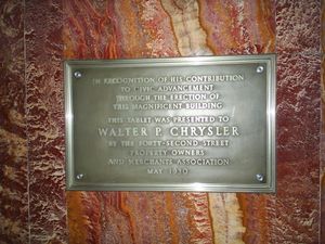 크라이슬러 빌딩 로비에 위치한 기념비